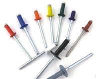 Заклепка вытяжная окрашенная